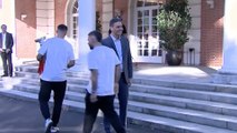 El gesto de Carvajal al darle la mano a Pedro Sánchez que ya es viral