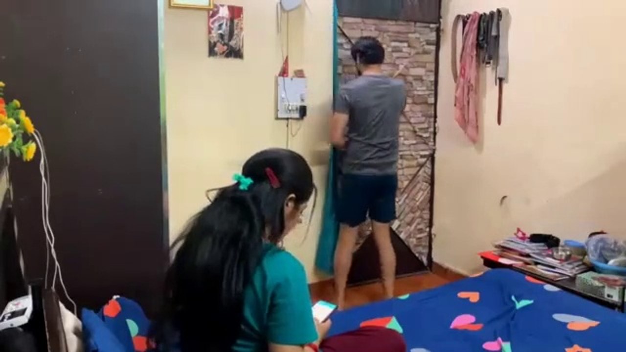 Pati Ne Kha Li Goli  Biwi Bhagi Room Ke Bahar  II Prank On Wife II Jims Kash #prank #funny #comedyरिंकी के पति का तो बहुत छोटा है  || डबल मीनिंग प्रैंक | पति ने खा ली गोली  बीवी भागी कमरे के बाहर  II पत्नी पर प्रैंक II जिम्स काश #प्रैंक #फनी