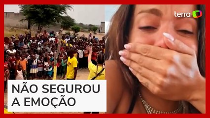 Anitta chora ao ver inauguração de escola que ajudou a construir na África