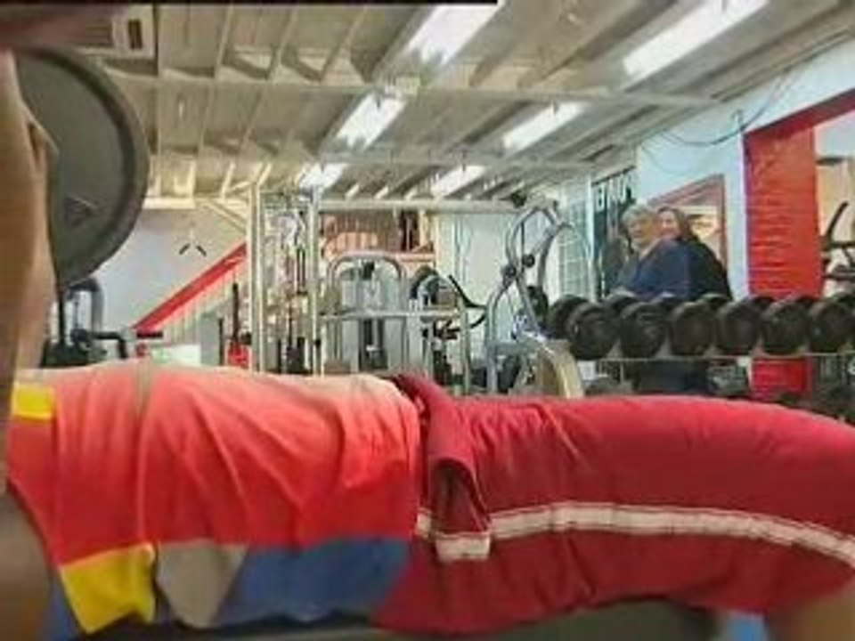 PUB CONTRE LE VIRUS DU SIDA 8 : SPORTIVEMENT VOTRE :