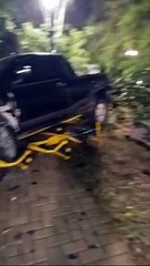 Condutor invade a praça 7 de Setembro e causa destruição na noite desta segunda-feira