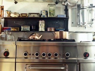 Christmas Eve on Sesame Street (1978) - Oscar Mouse Trap Crashes Parody (Remade Version) (HD)