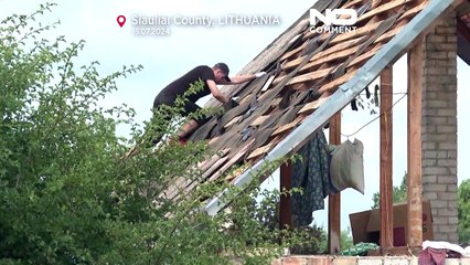 ليتوانيا: إعصار قوي يقتلع أسطح المنازل ويدمّر السيارات