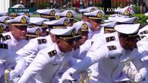 Senyum Jokowi Saksikan Aksi Para Perwira TNI-Polri Saat Pelantikan di Istana