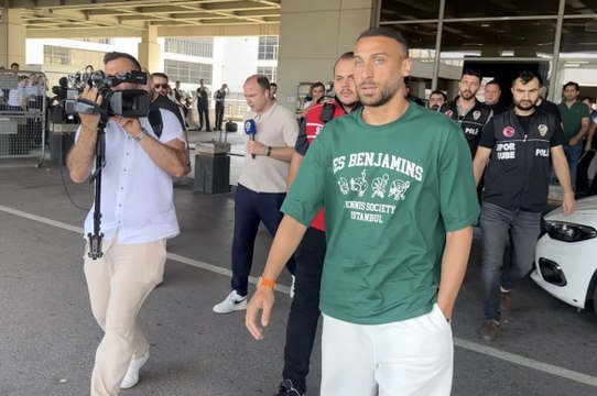 Fenerbahçe'nin prensip anlaşmasına vardığı Cenk Tosun, İstanbul'a geldi