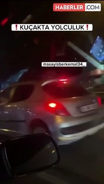 İstanbul'da hayrete düşüren görüntü! Kadın, sürücünün kucağında yolculuk etti