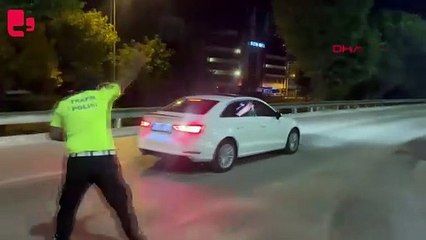 Otomobilini polisin üzerine sürdü, patlak lastikle 8 kilometre kaçtı