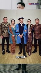 AZRIEL HERMANSYAH MERADANG SAAT WISUDA