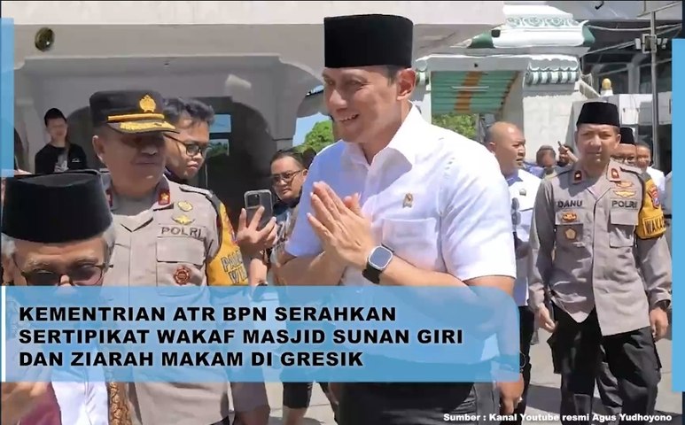 Kementerian ATR BPN Serahkan Sertipikat Wakaf Masjid Sunan Giri dan Ziarah Makam di Gresik