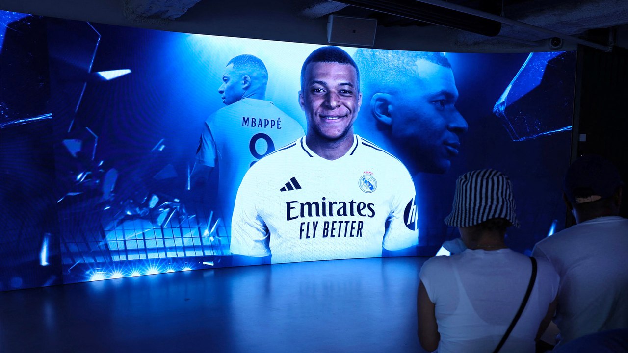 EN DIRECT - Suivez la présentation de Kylian Mbappé au Real Madrid devant 80 000 personnes