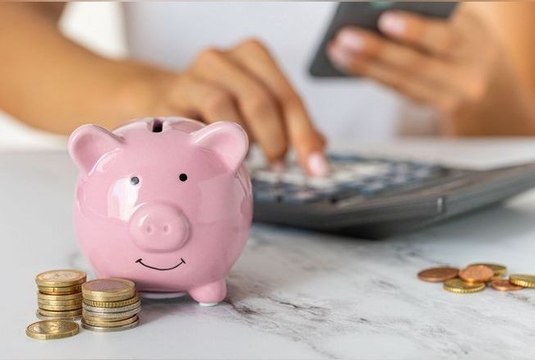 Qu’est-ce que le « no spend », cette tendance qui cartonne sur les réseaux sociaux pour économiser de l’argent ?