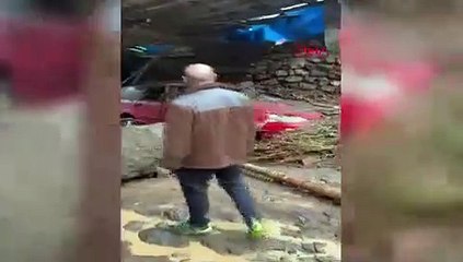 Selde otomobil ve traktörler sürüklendi, 16 ev ve ahır kullanılamaz hale geldi