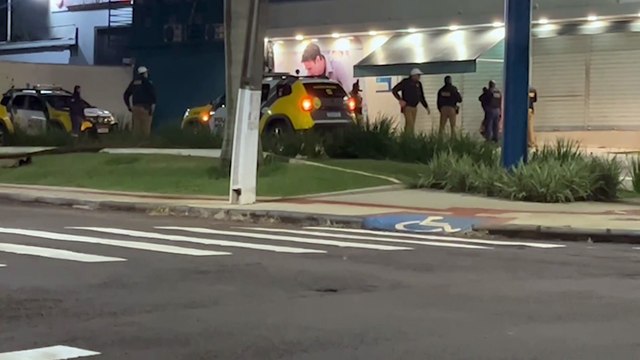 Ladrões arrombam farmácia e tentam roubar cofre durante a madrugada
