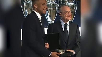 Mbappé posa con su nueva camiseta junto a Florentino