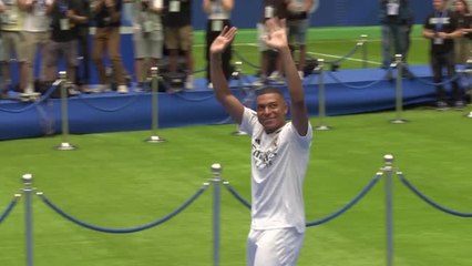 Real Madrid - L'arrivée de Mbappé au Bernabeu sous l'ovation des fans madrilènes