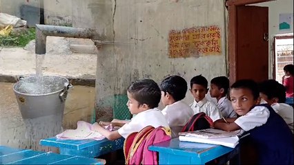 পানীয় জল, নাকি বিষ? প্রাথমিক স্কুলের একি দশা! খুদেদের জীবন নিয়ে দেদার ছিনিমিনি খেলা