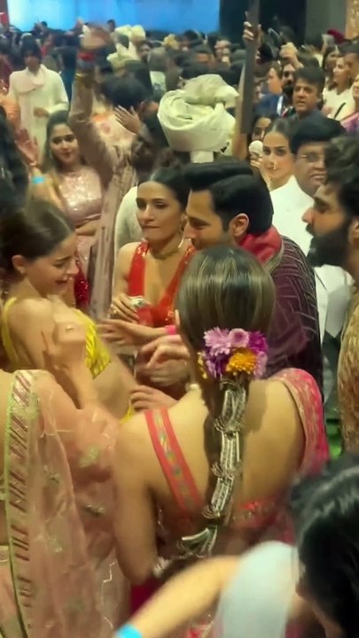 Sunil Mittal hugs the Groom Anant Ambani during his wedding functions ✨  #AnantRadhikaCelebration #ARWeddingCelebrations #AnantRadhikaWedding #anantandradhika #anantambaniwedding #anantwedsradhika #AnantRadhika #radhikamerchant #anantambaniradhikamerchant