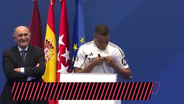 'Hala Madrid!' - Mbappe gets crowd hyped for Real Madrid move