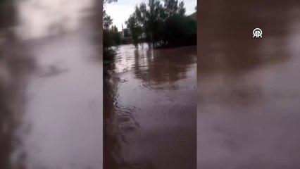 Sivas'ta sağanak yağış hayatı olumsuz etkiledi