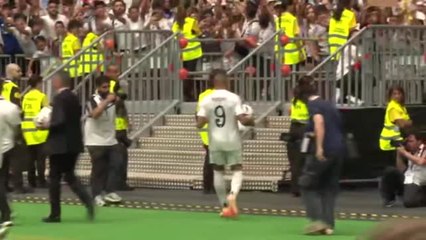 Real Madrid - Le bel échange entre Mbappé et les fans au Bernabeu après sa présentation