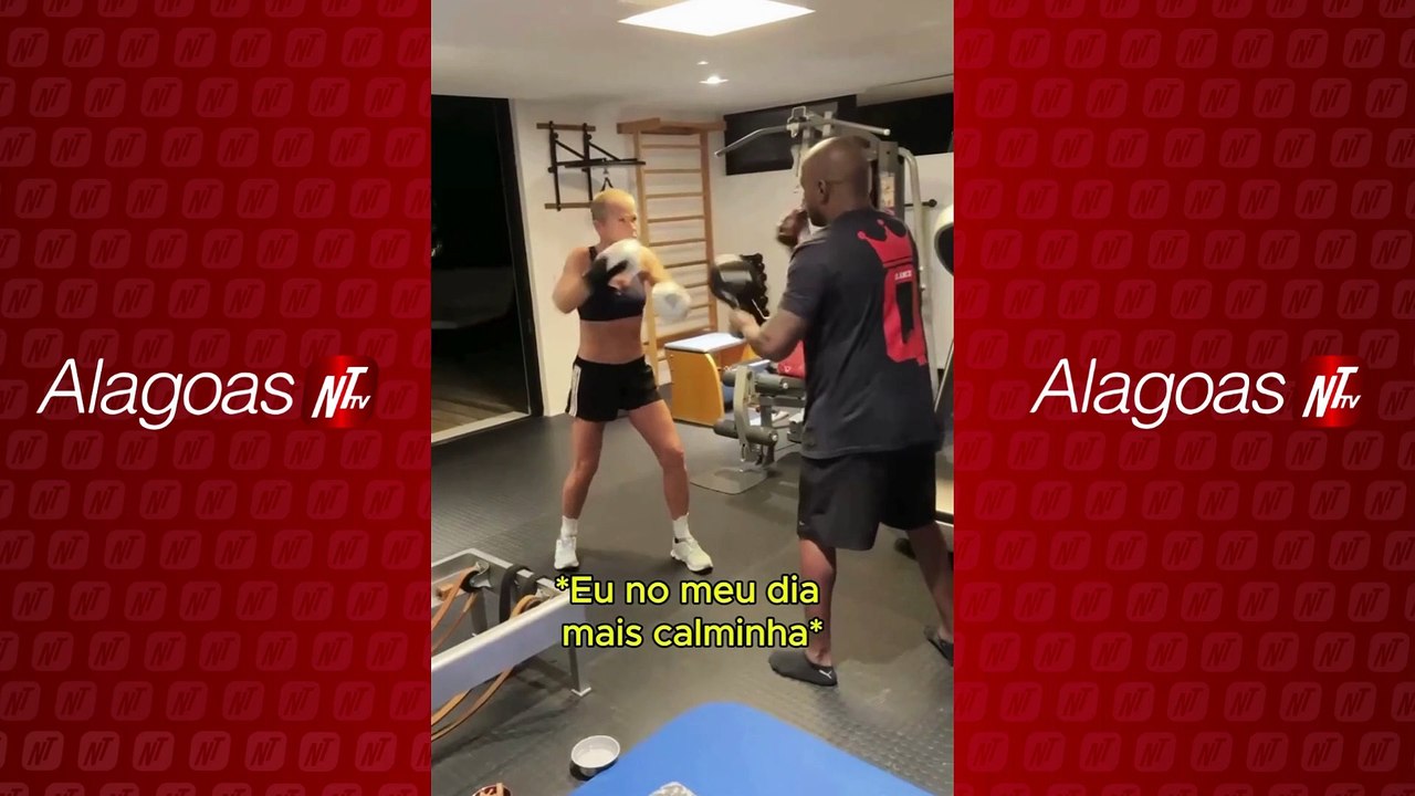 Xuxa mostra boa forma em treino de boxe e recebe elogios de Ivete Sangalo