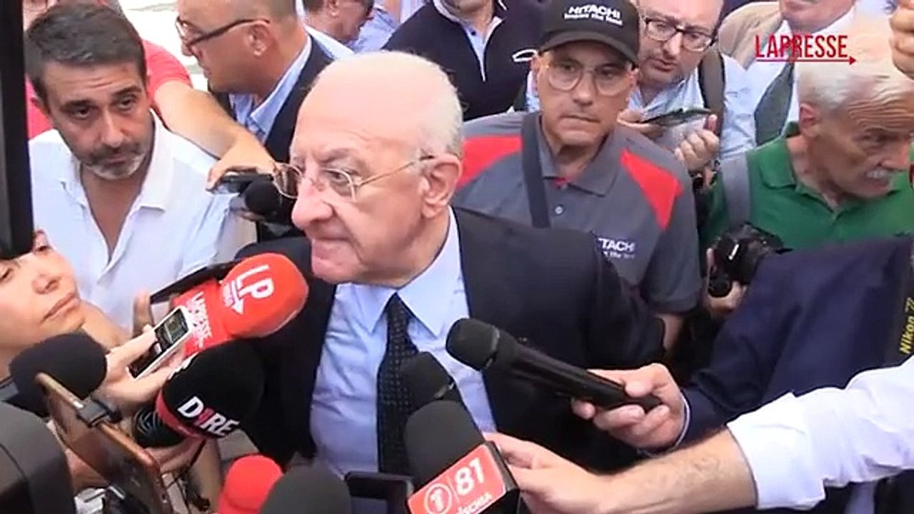 Bagnoli, De Luca: «Foto con Meloni e Fitto come Salvator Mundi di da Vinci»
