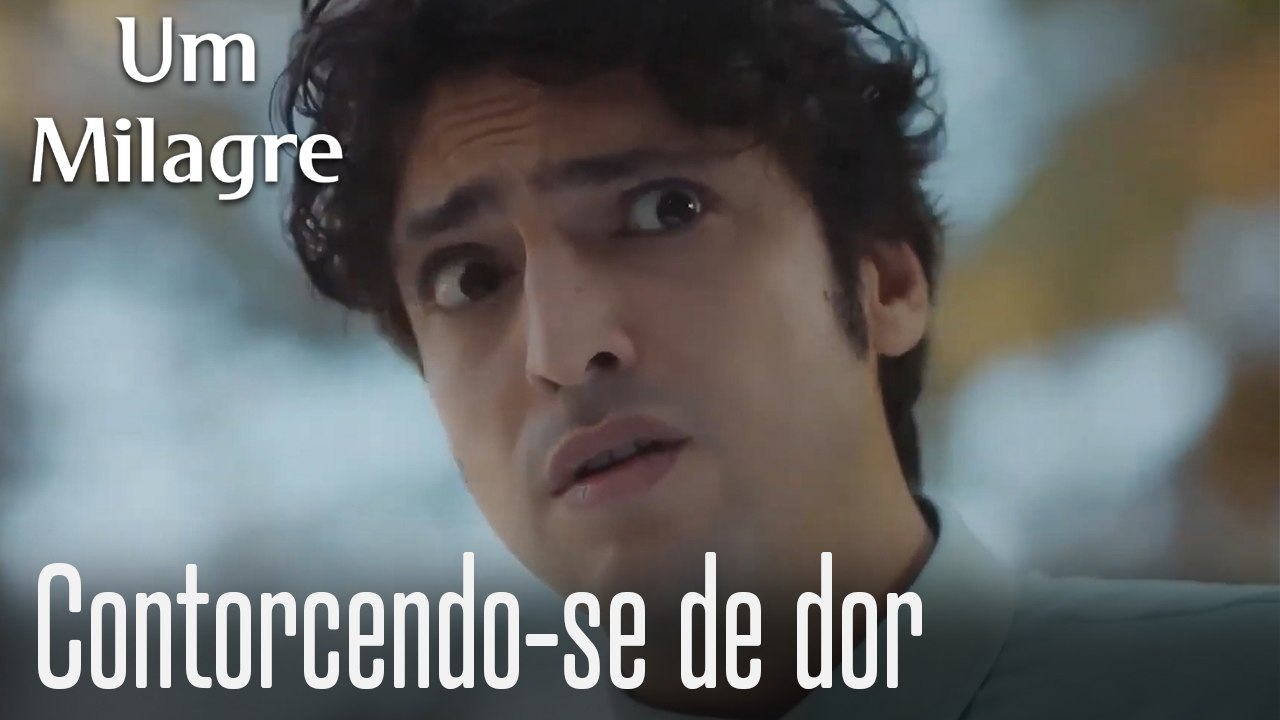 Contorcendo-se de dor