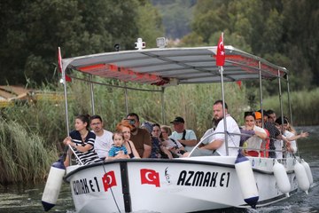 Kadın Azmağı’nda tekne turu heyecanı! Yerli ve yabancı turistler akın ediyor