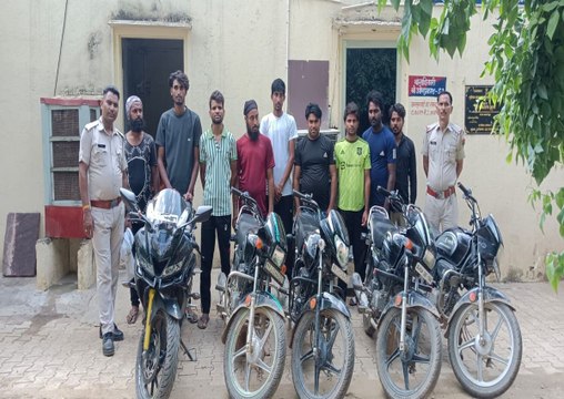 सिलीसेढ़ झील के पानी में बाइक स्टंट करना पड़ गया भारी, पुलिस ने उतार दी खुमारी