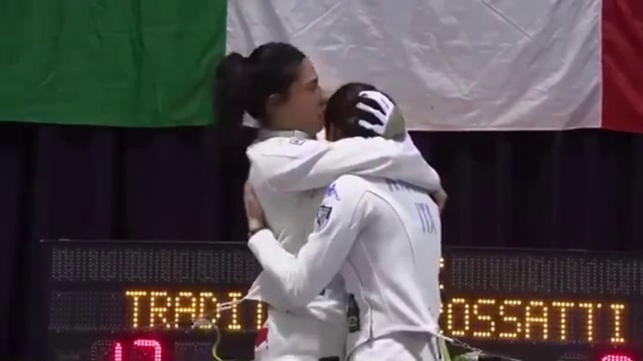 A historical shot... touching scene in the final of the Italian Women's Fencing Championship