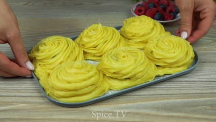 Spread the dough on the baking form. These baskets are even better than Eclairs!