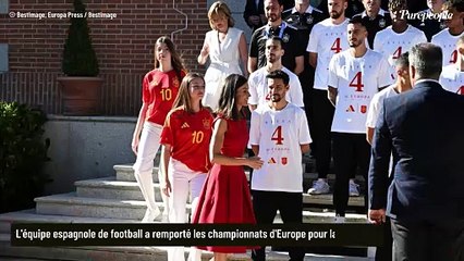 Leonor et Sofia d'Espagne entourées de beaux sportifs, ce petit détail dans leur look qui prouvent leur coquetterie