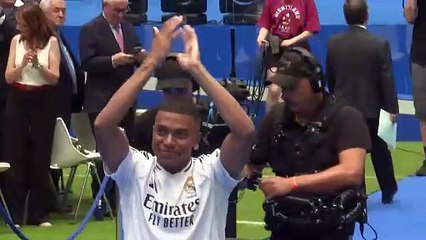 Mbappé elogia Vini Jr e Rodrygo em apresentação ao Real Madrid