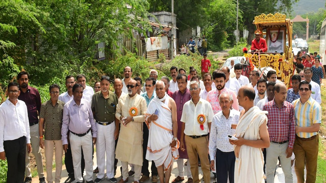 व्यक्ति के अच्छे कर्म ही दिलाते हैं सफलता - साध...