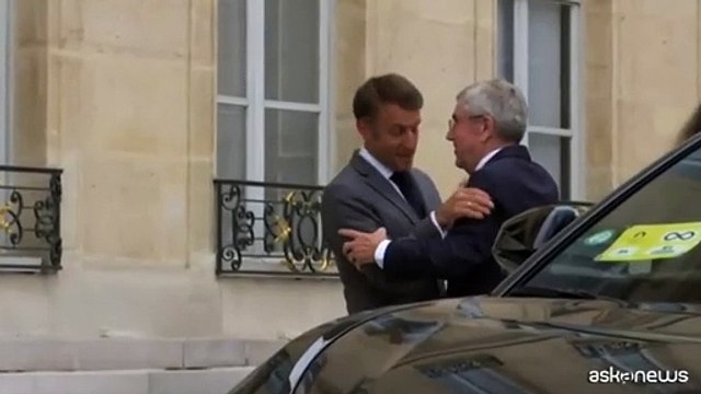 Parigi, Macron incontra il capo del Comitato Olimpico Thomas Bach