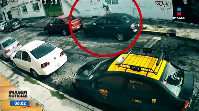 Captan a un hombre robando autopartes en Angelópolis, Puebla