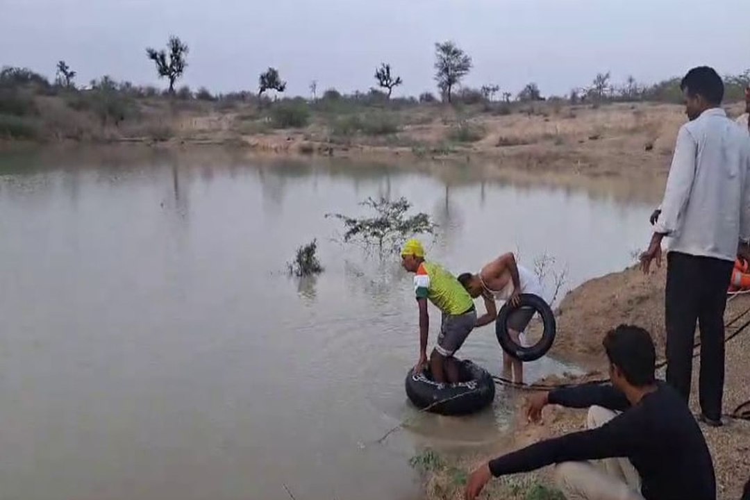 डी में डूबते बालक को बचाने कूदा युवक भी डूबा, दोनों की मौत