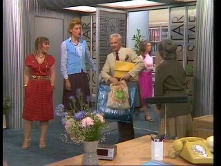 Take a Letter, Mr. Jones (1981) - S01E03 - The Holiday