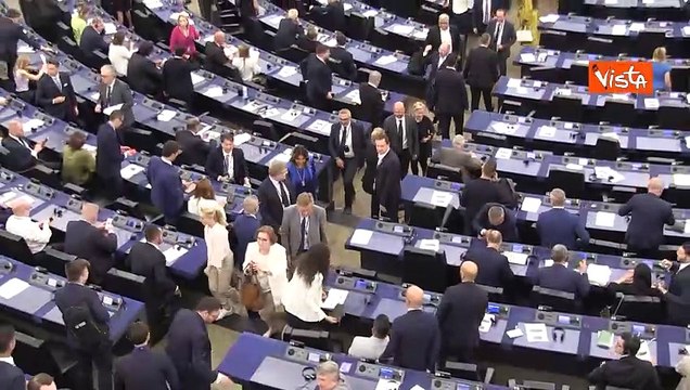 Applauso e fiori per Antonella Sberna dopo l'elezione come vicepresidente Parlamento Ue
