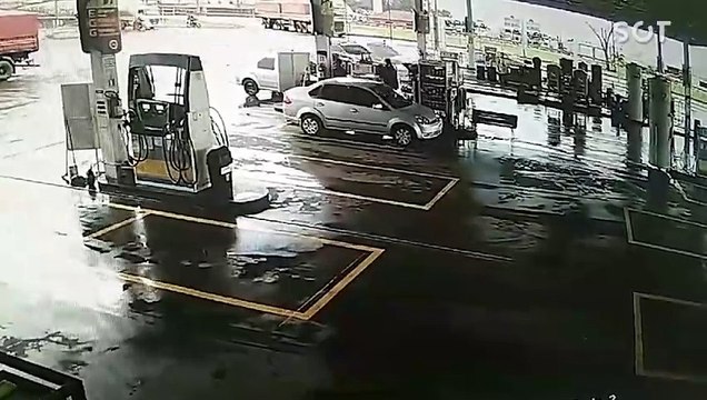 Falsa viatura da Polícia Civil invade Posto de Combustíveis em Cascavel durante Perseguição