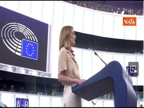 Metsola ricorda Sassoli: Ho promesso di rendere onore alla sua eredità . Applauso dell'Aula