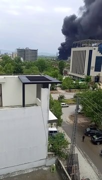 Islamabad mein aag Laga hai