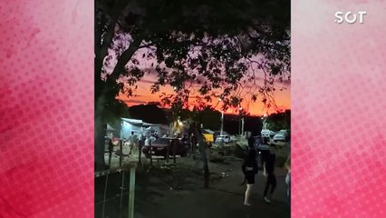 Homem joga retroescavadeira contra veículos e fere pessoas após festa