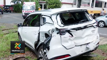 tn7-video-muestra-instante-cuando-carro-choca-contra-tren-en-Heredia-160724.png