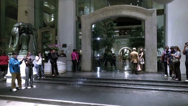 Video of Bangkok hotel where police say six found dead