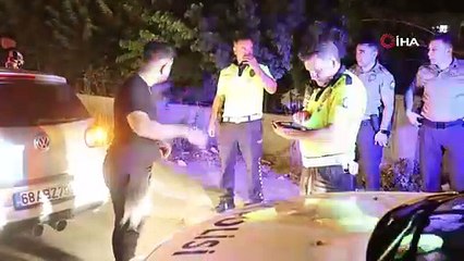 Güle oynaya kesilen trafik cezası sırasında derin bir ''oh'' çekti