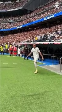 L'entrée de Kylian Mbappé dans le stade Bernabeu du real Madrid... Magique