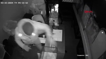 Kadıköy'de 300 bin dolar değerindeki pırlanta hırsızlığı anbean kamerada