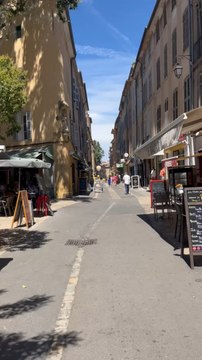 UNE AMBIANCE estivale au marché d’Aix-en-Provence