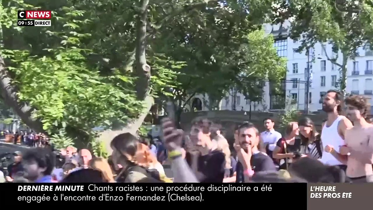 La maire de Paris Anne Hidalgo, comme annoncé il y a quelques jours, s'est baignée dans la Seine ce matin, neuf jours avant les Jeux olympiques, en compagnie du président du comité d'organisation (Cojo) Tony Estanguet.